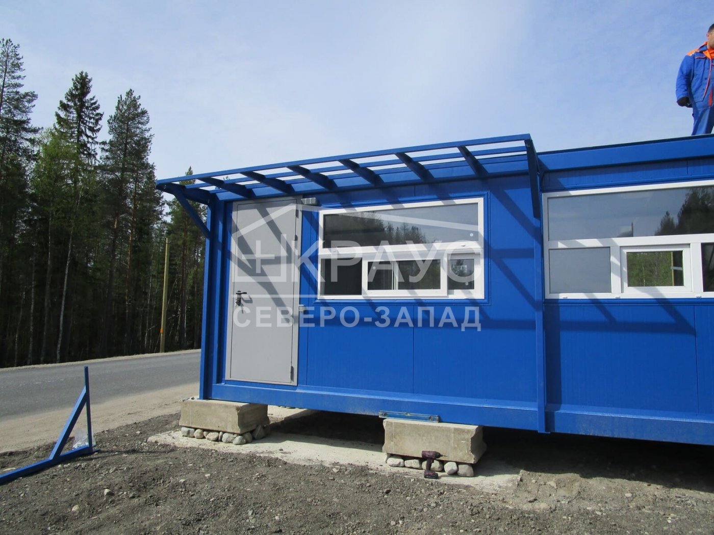 КПП из блок-контейнеров СТК «КРАУС» в Карелии установлен на бетонные блоки на щебёночной площадке