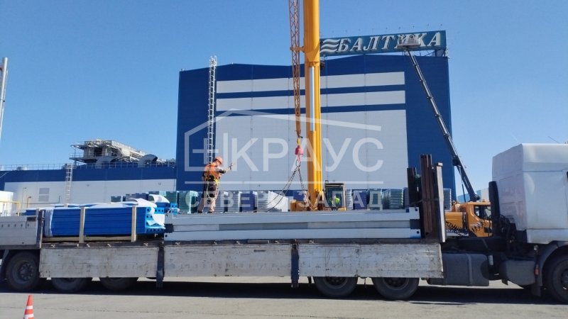Началась разгрузка комплекта поставки для модульной прачечной на площадке заказчика — фото 5